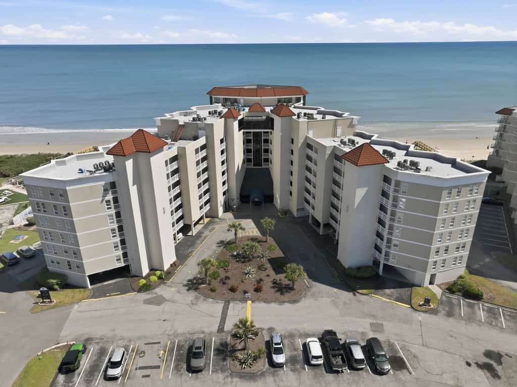 Oceanfront condo with shared pool, shared sauna and beach access