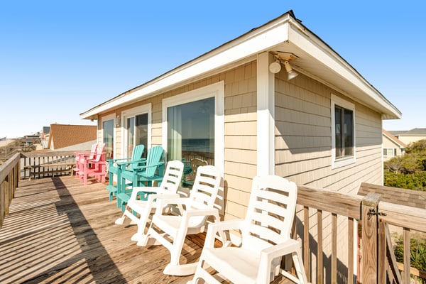 Stunning beachfront home with ocean views & outdoor shower - dog-friendly