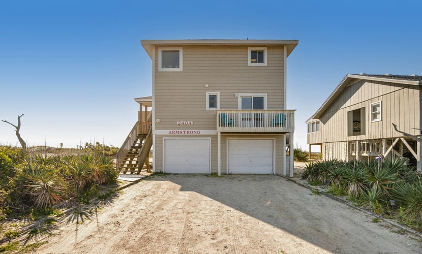 Oceanfront Living, Incredible Views & Beach Days with Your Four-Legged Friends!