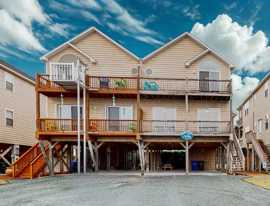 Dog-friendly duplex in Surf City with beautiful ocean views — just steps from beach access!