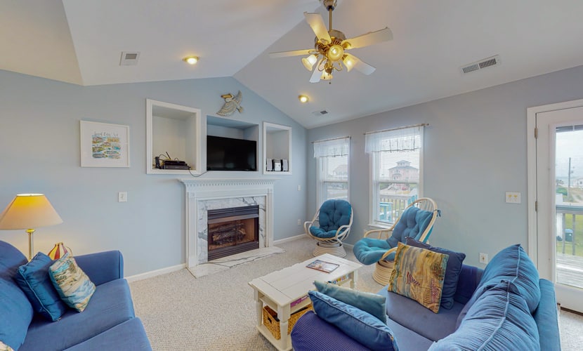 Surf City 4BR Close to Town with Hot Tub!