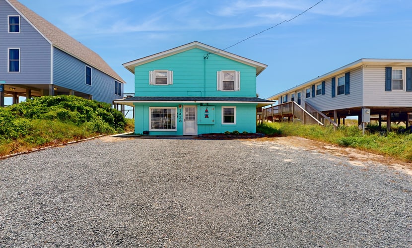 Dog-Friendly Oceanfront Cottage with Private Beach Access, Screened Porch & Spacious Deck