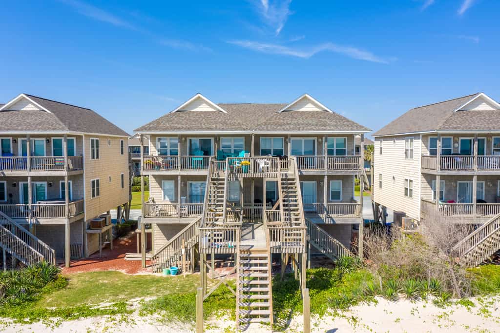 Dog-friendly oceanfront home with beach access, a washer/dryer & central AC