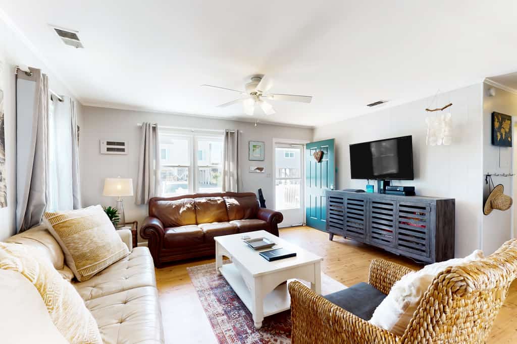 Dog-friendly house with enclosed yard, deck space and short walk to beach