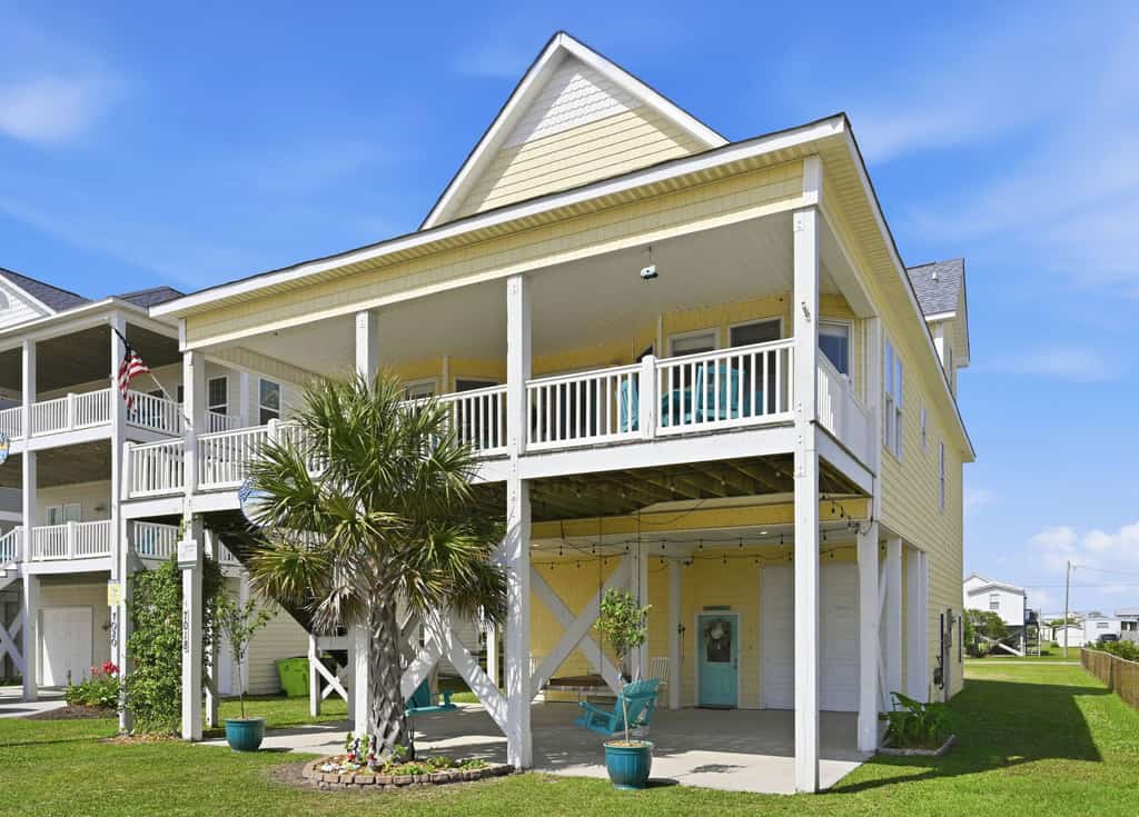 Family-Friendly Canal Home - Steps to the Beach