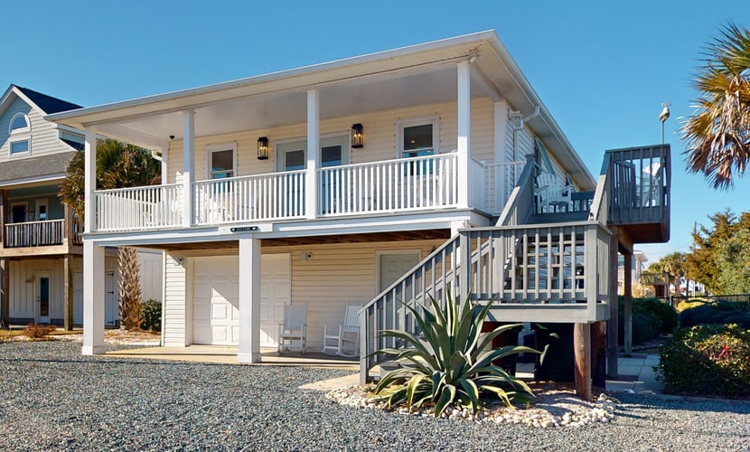 Dog-friendly coastal home close to beach and local attractions