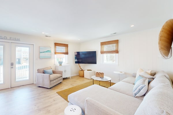 Dog-friendly coastal home close to beach and local attractions