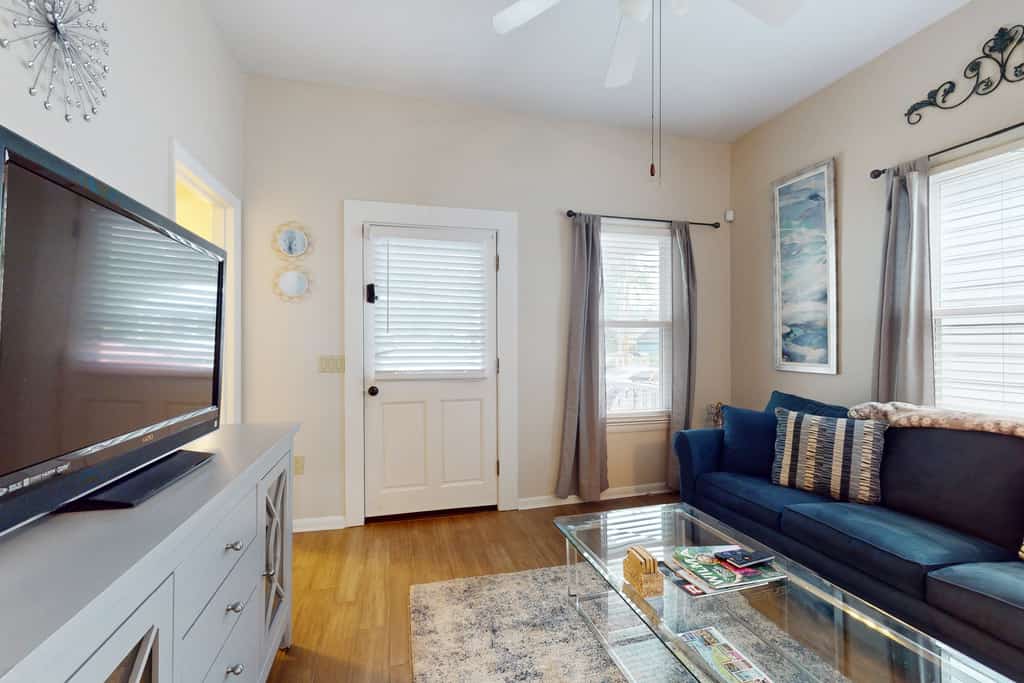 Windy Harbor House with WiFi, AC, kitchen, fenced yard, and grill