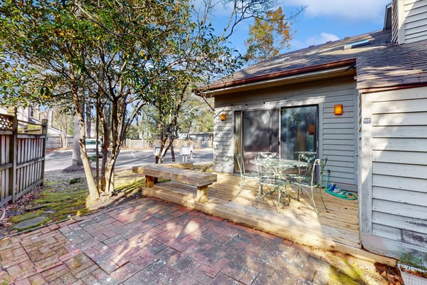 Beautiful townhome with pool, patio, Pack-N-Play, internet, W/D, & central AC