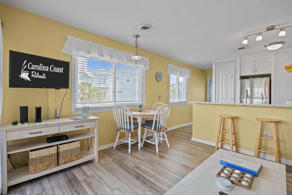 CB05 Cozy Carolina Beach Condo
