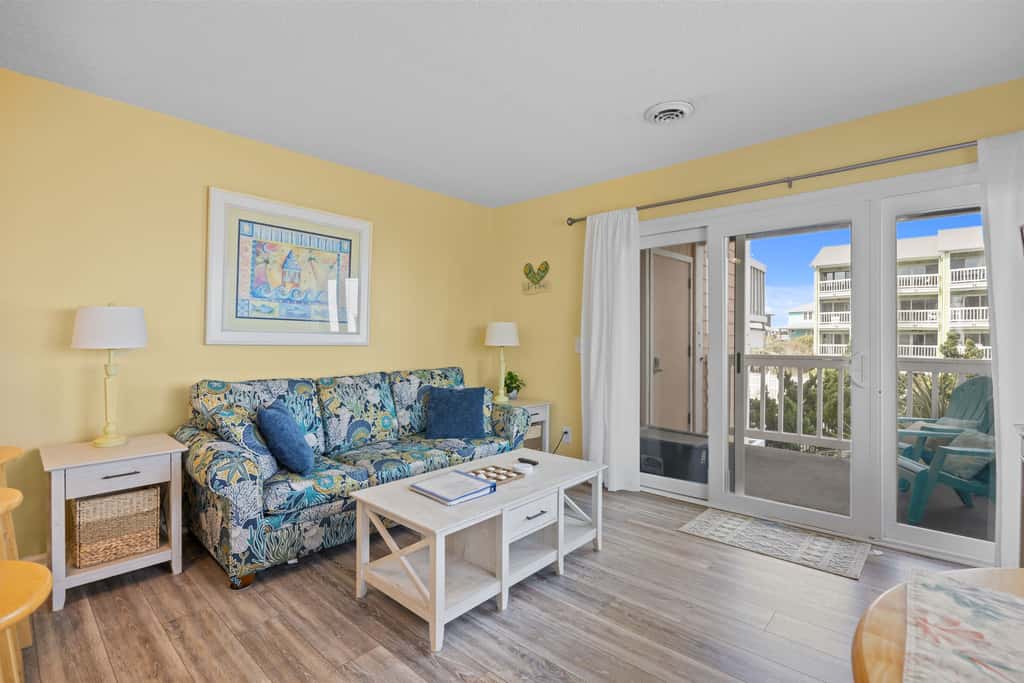 CB05 Cozy Carolina Beach Condo