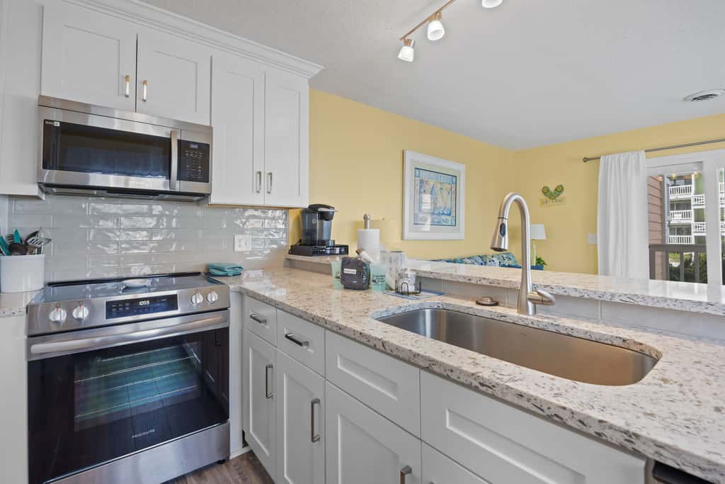 CB05 Cozy Carolina Beach Condo