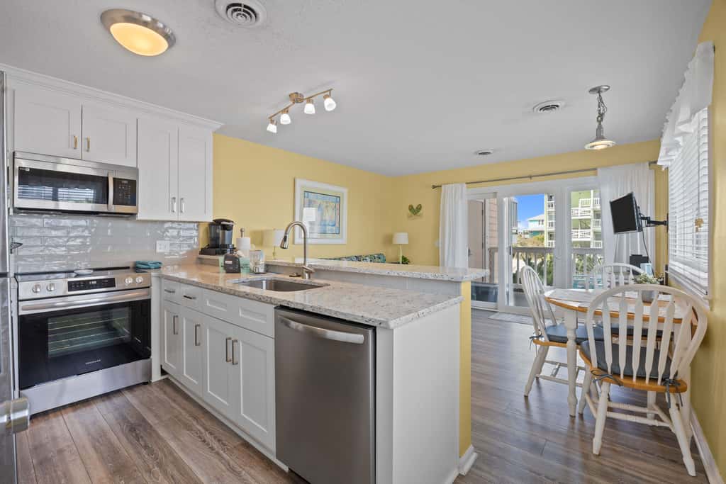 CB05 Cozy Carolina Beach Condo
