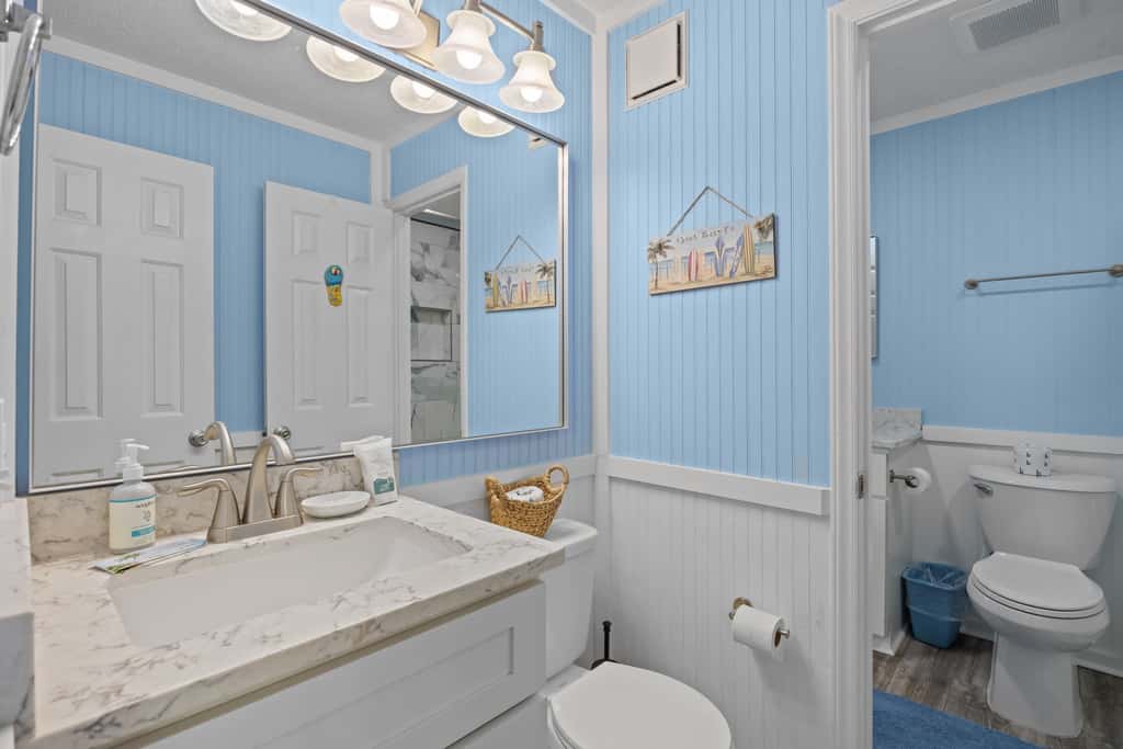 CB05 Cozy Carolina Beach Condo