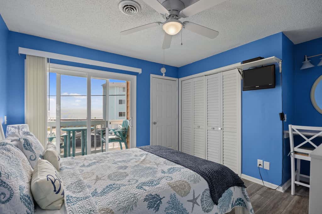 CB05 Cozy Carolina Beach Condo