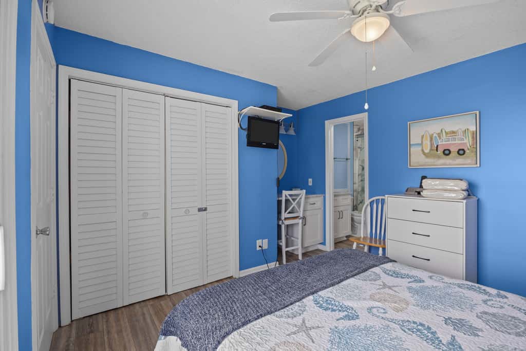 CB05 Cozy Carolina Beach Condo