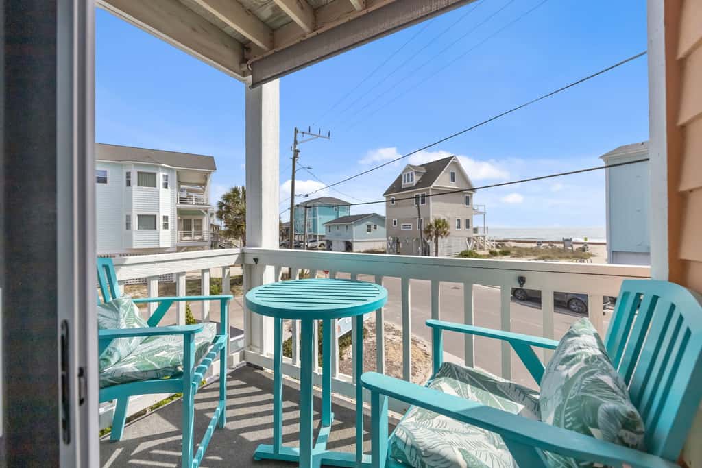 CB05 Cozy Carolina Beach Condo