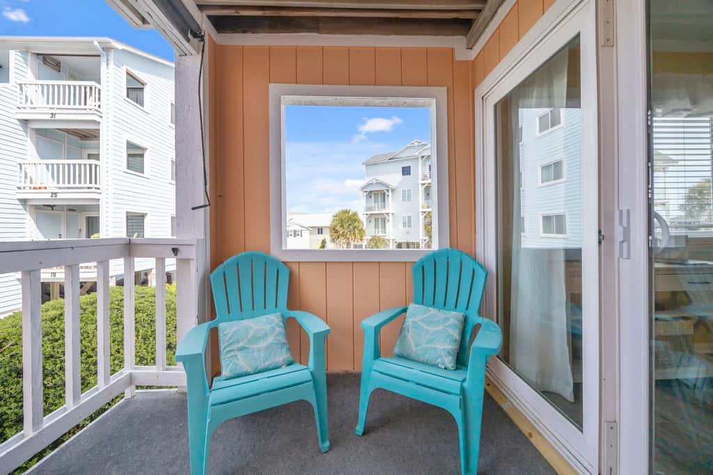 CB05 Cozy Carolina Beach Condo