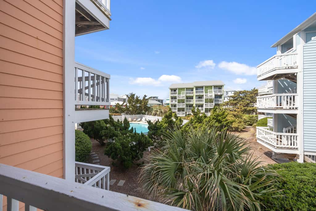 CB05 Cozy Carolina Beach Condo