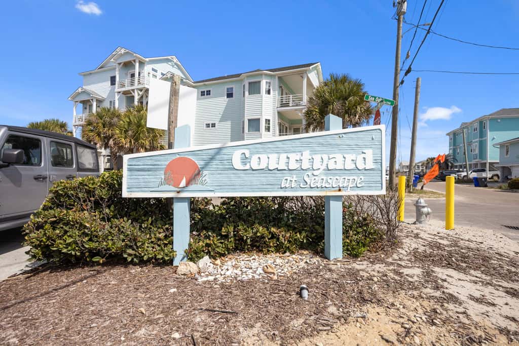 CB05 Cozy Carolina Beach Condo