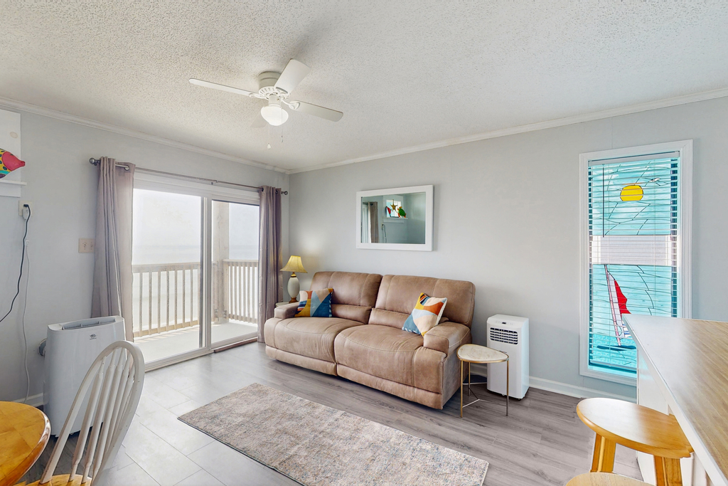 NTBTR329 Totally Topsail