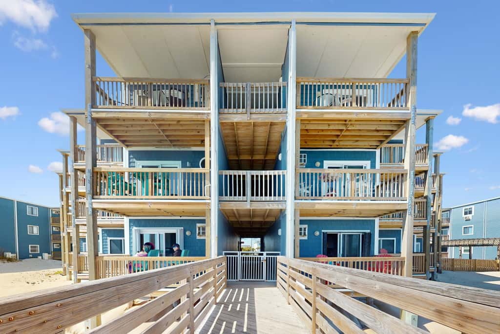 NTBTR329 Totally Topsail
