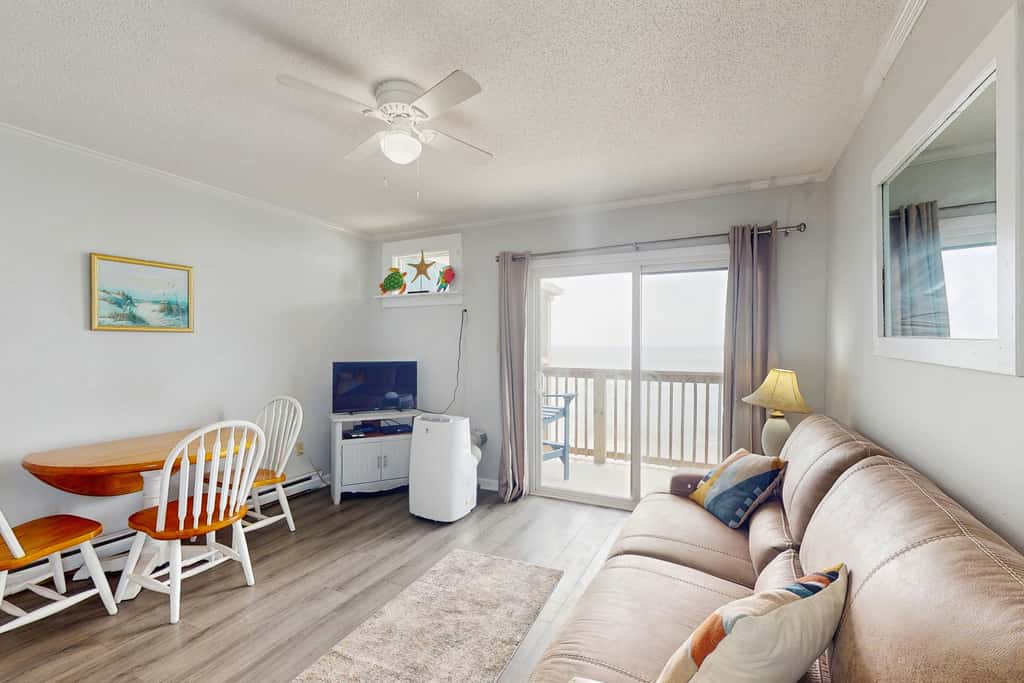 NTBTR329 Totally Topsail