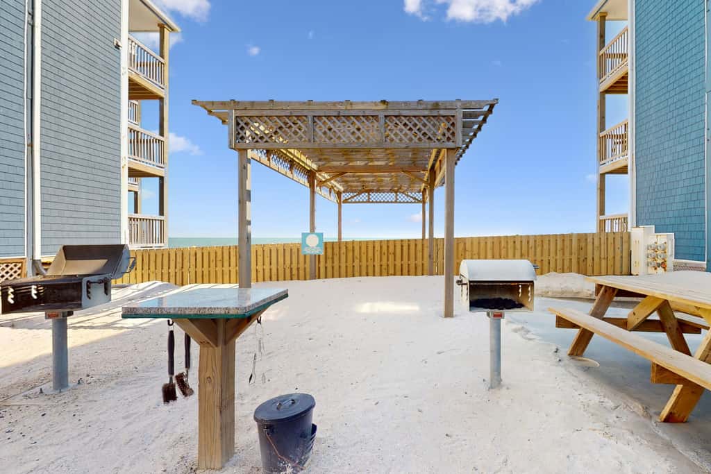 NTBTR329 Totally Topsail