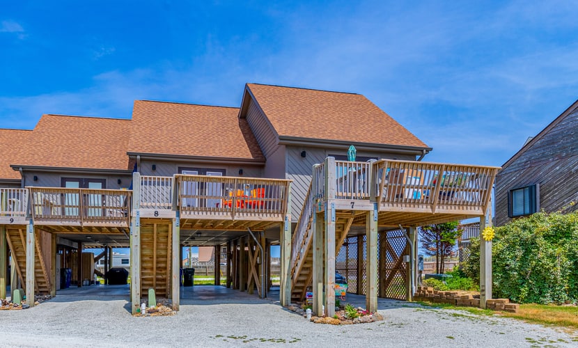 Beachfront villa with ocean views, central AC, WiFi & washer/dryer