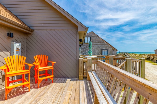 Beachfront villa with ocean views, central AC, WiFi & washer/dryer