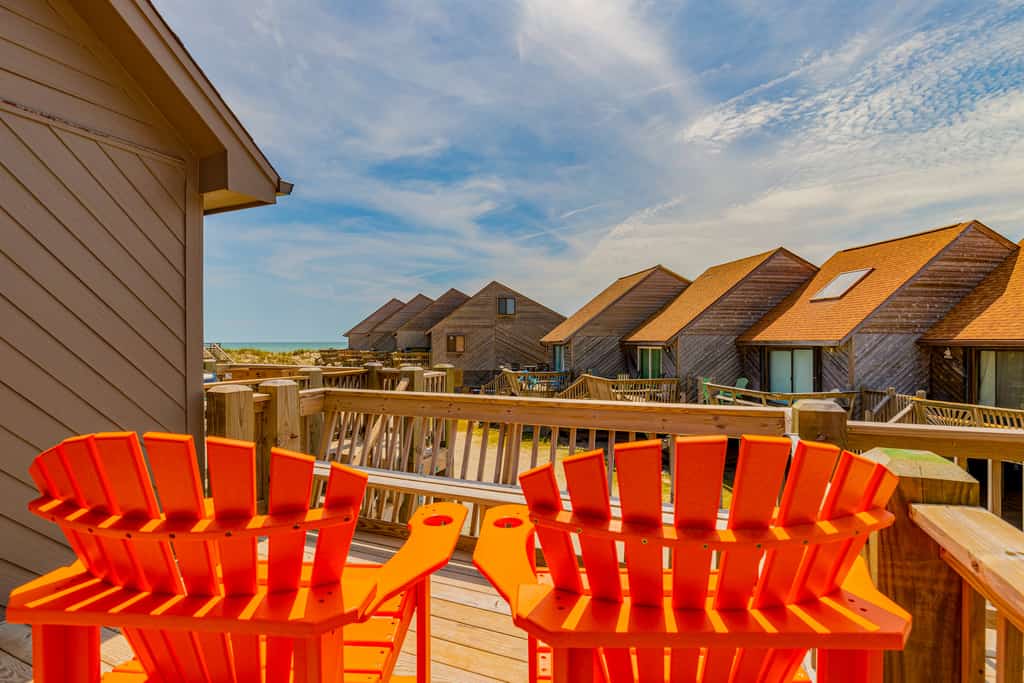 Beachfront villa with ocean views, central AC, WiFi & washer/dryer