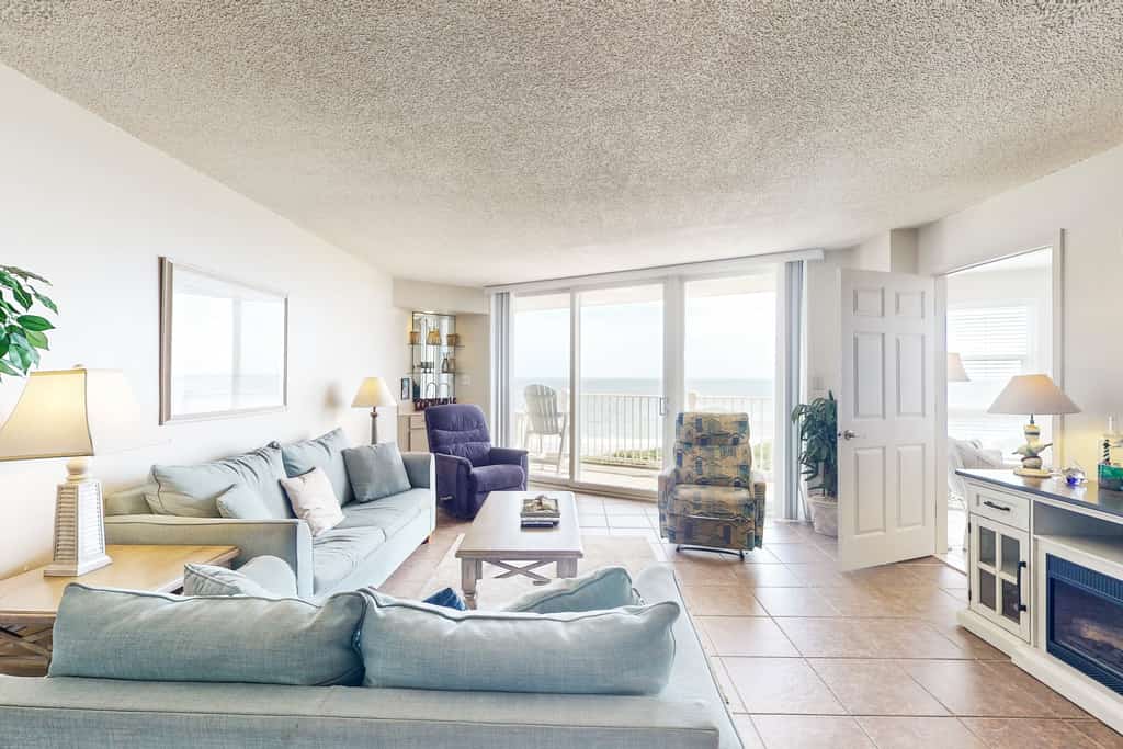 Beachfront condo with panoramic ocean views, pool, game room, sauna & gym