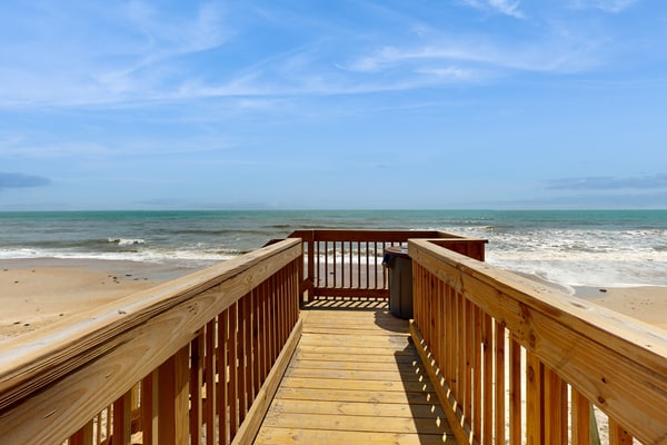 Beachfront Topsail Dunes condo - oceanfront pool - AC, WiFi, washer/dryer