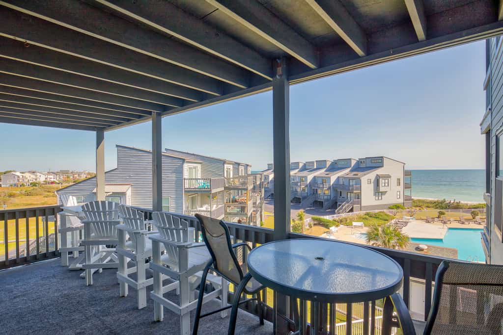 Oceanfront condo with elevator, private beach, ocean view, community pool, grill