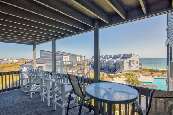 Oceanfront condo with elevator, private beach, ocean view, community pool, grill
