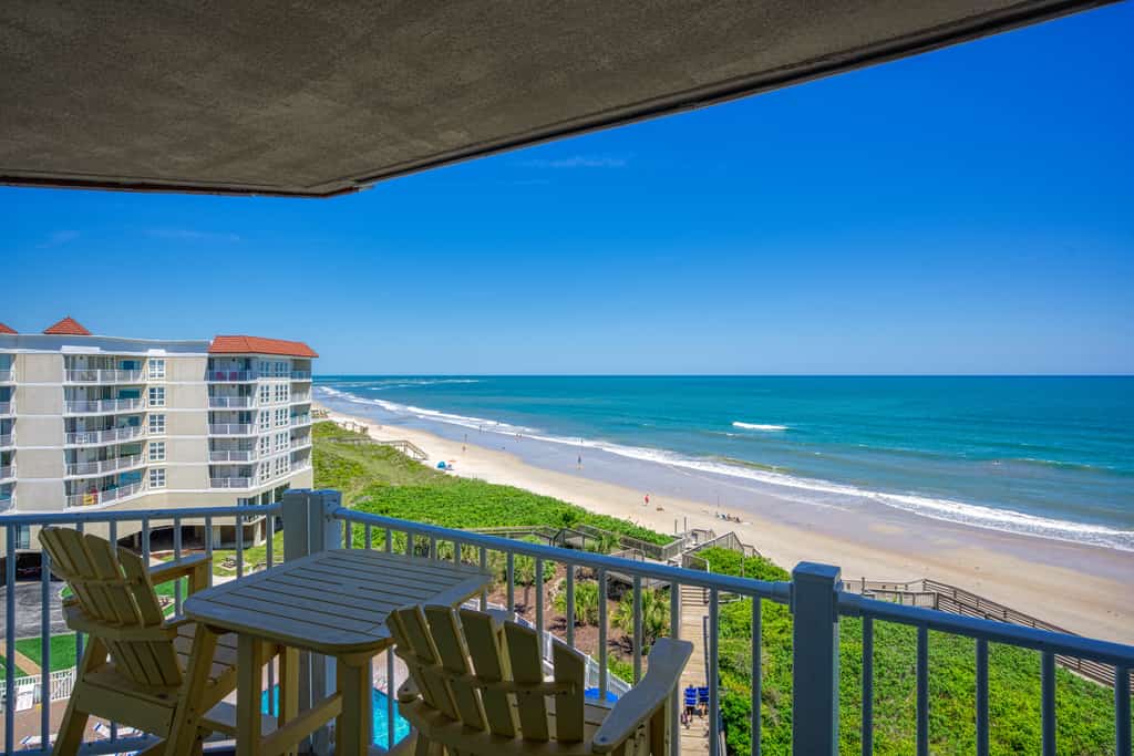 Waterfront beach condo with great ocean & pool views, fast WiFi & gym