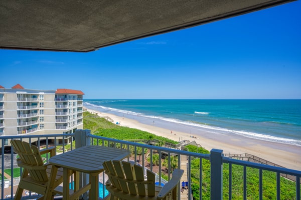 Waterfront beach condo with great ocean & pool views, fast WiFi & gym