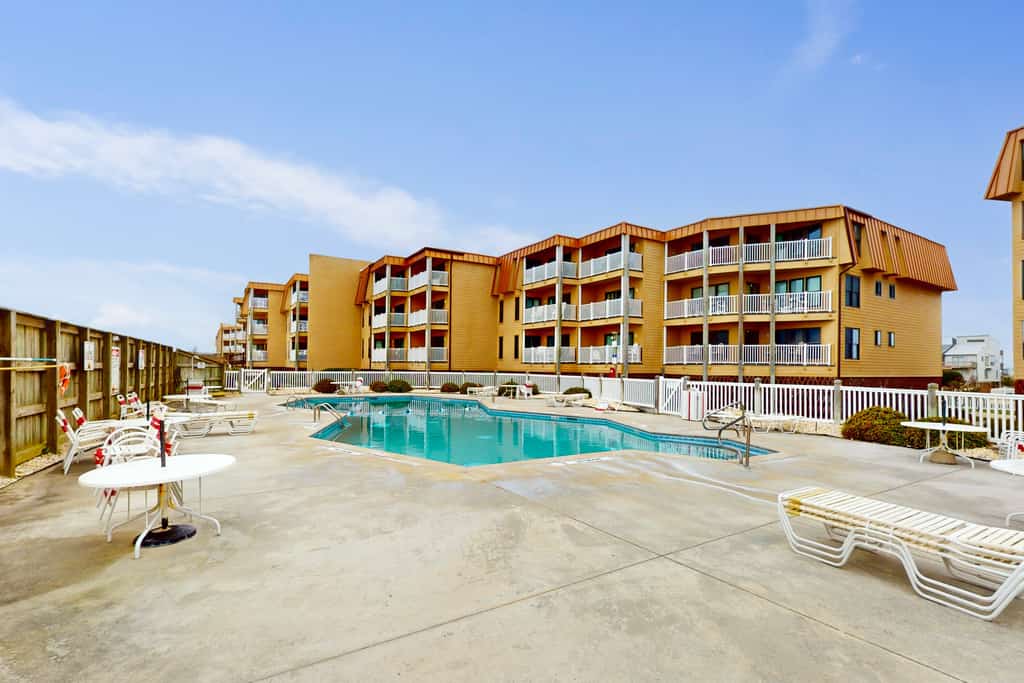 Beachfront condo with ocean views, large balcony, washer/dryer, pool & tennis