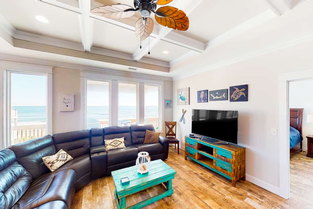 Beautiful dog-friendly ocean view home with hot tub, lovely balcony, W/D & AC