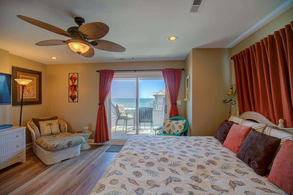 NTBHC423 At the Beach