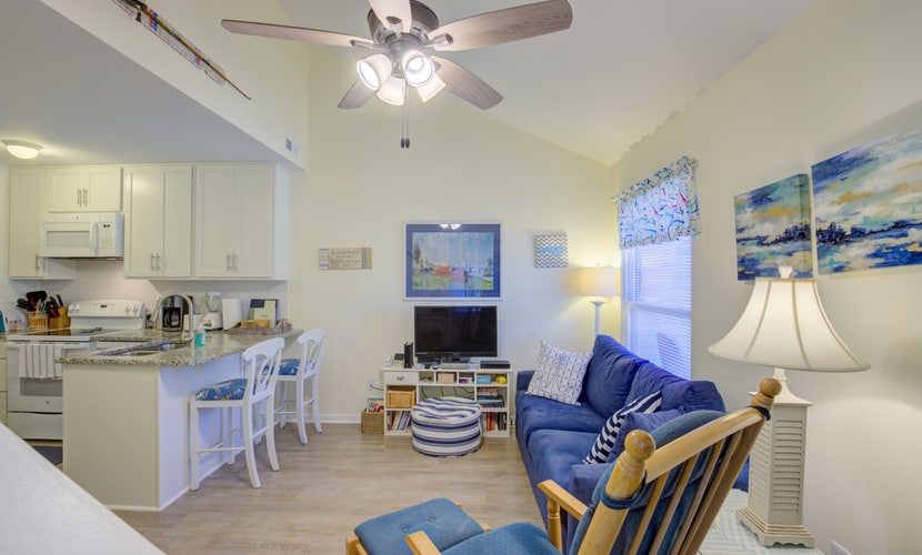 Duplex with short walk to beach, screened porch, outdoor shower, W/D, & AC