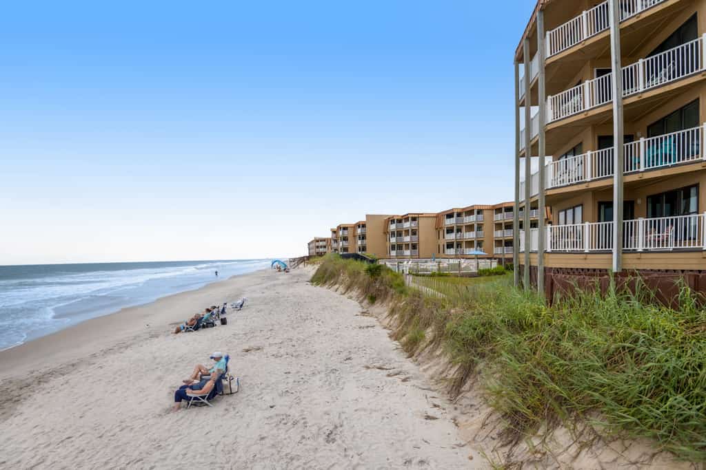 Charming ocean-view condo with washer/dryer, on-site pool
