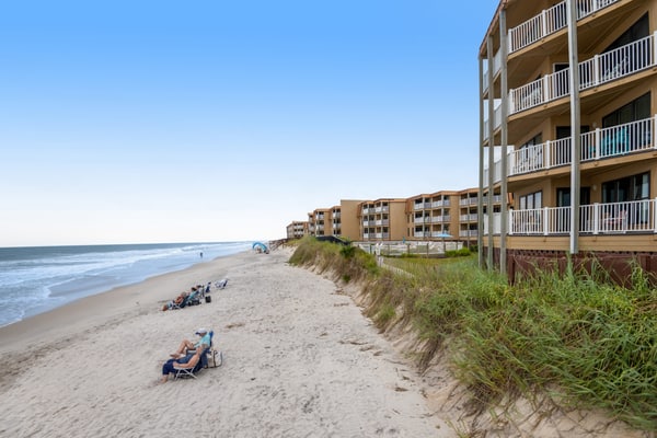 Charming ocean-view condo with washer/dryer, on-site pool