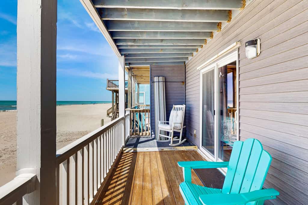 Dog-friendly oceanfront home with direct beach access and close to attractions