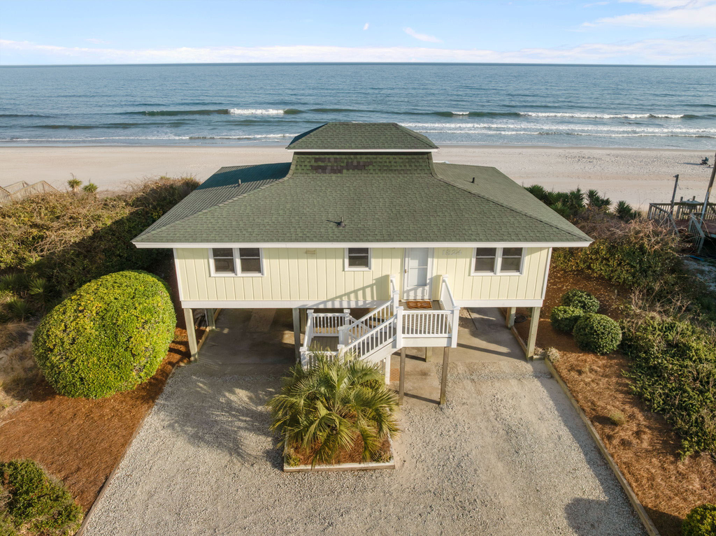 SC1824 The Beach Hut