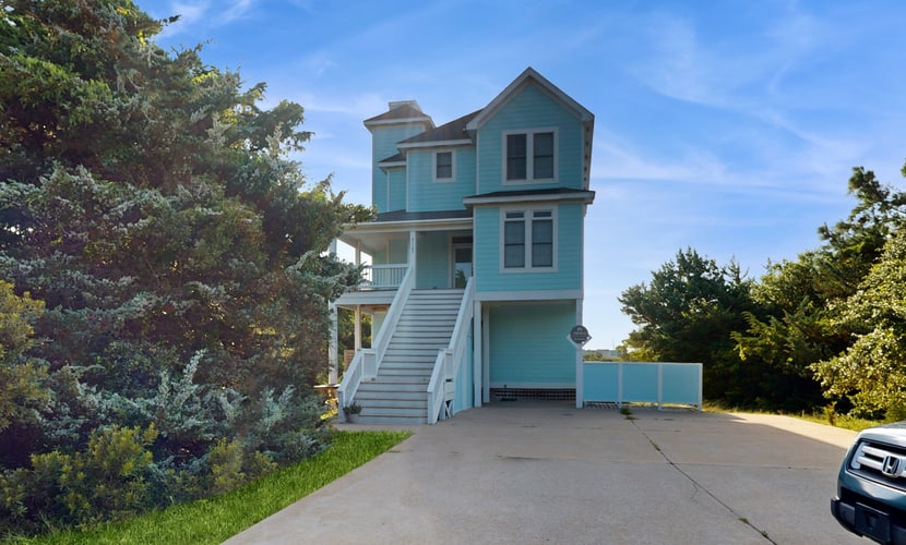 Lakefront home with private pool, hot tub, & pool table