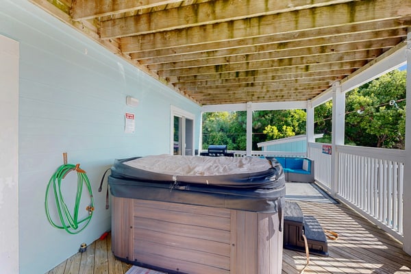 Lakefront home with private pool, hot tub, & pool table