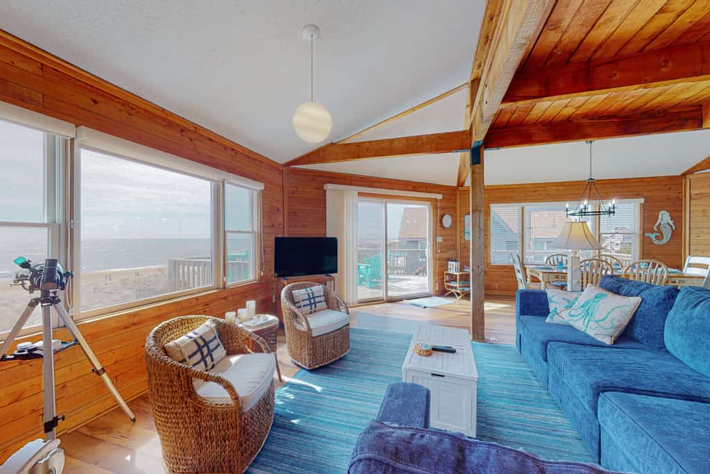 Oceanfront, Dog-Friendly, 4-Bedroom w/ Private Hot Tub, Ocean View, AC, WiFi
