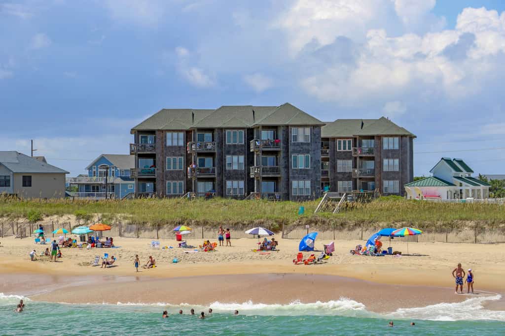 Oceanfront condo with incredible views, pool access, washer/dryer & AC