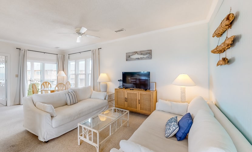 FKA Kimogener Point - ocean views, WiFi, W/D, balcony, pool & beach access